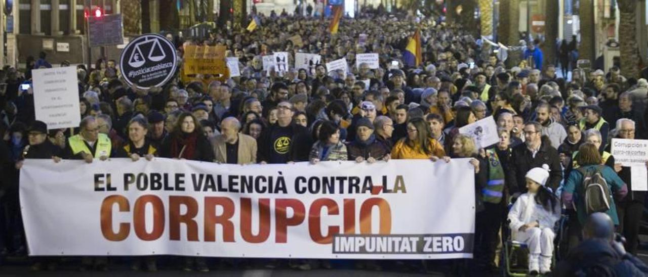 Manifestación en València en 2016 contra la corrupción.