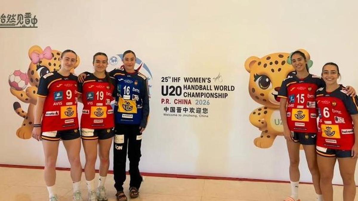 Las jugadoras posando después del encuentro.