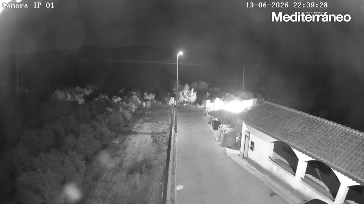 el momento en que el presunto autor provoca un incendio en Castellón