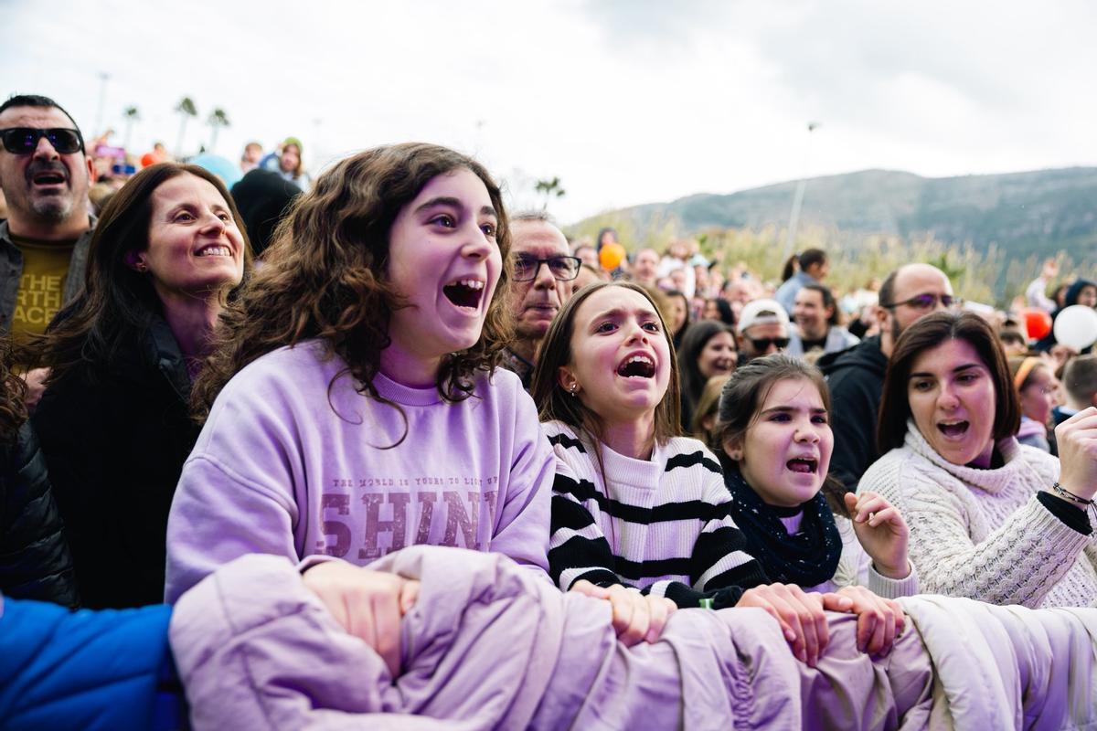 La Fúmiga ompli de famílies el Festivernet de Tavernes de la Valldigna La Fúmiga ompli de famílies el Festivernet de Tavernes de la Valldigna