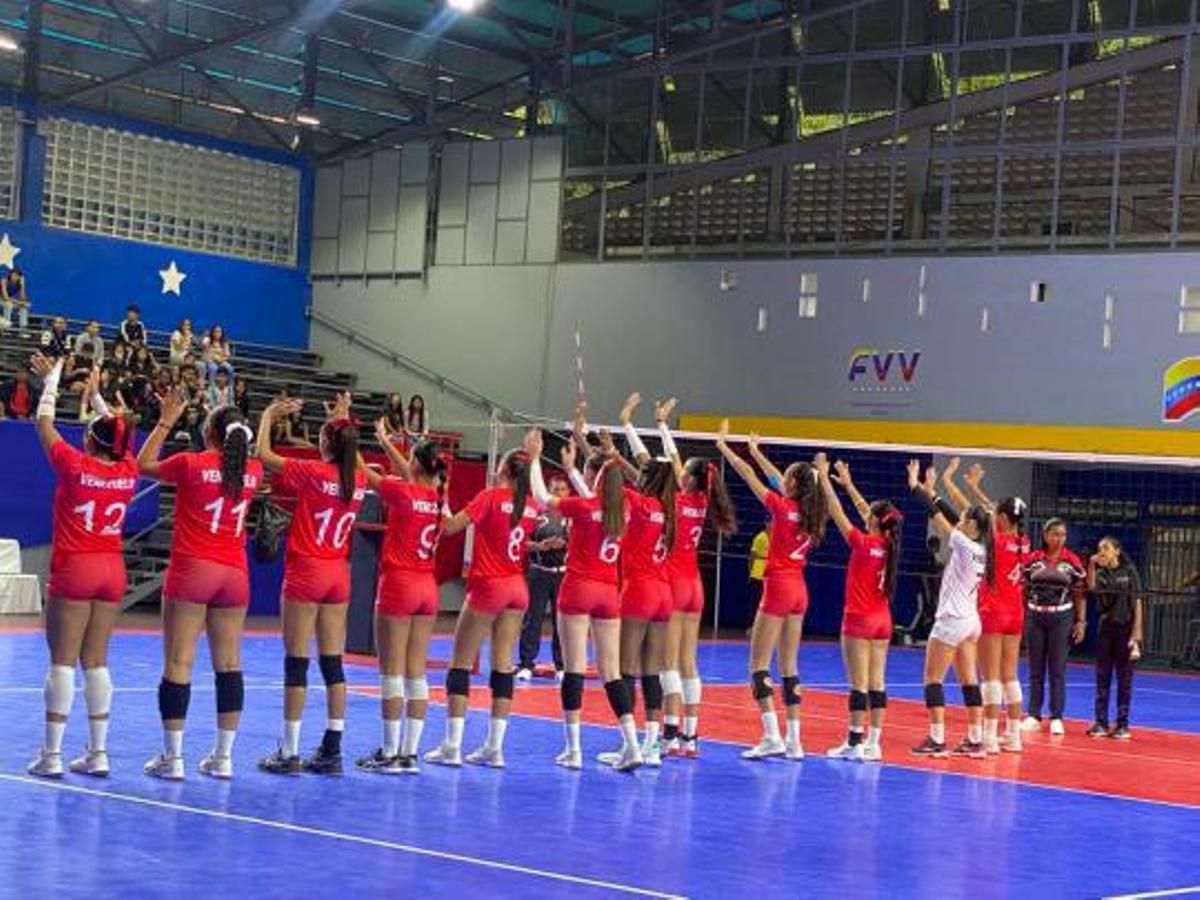 Darliemis Herrera representó a su país jugando al voleibol.