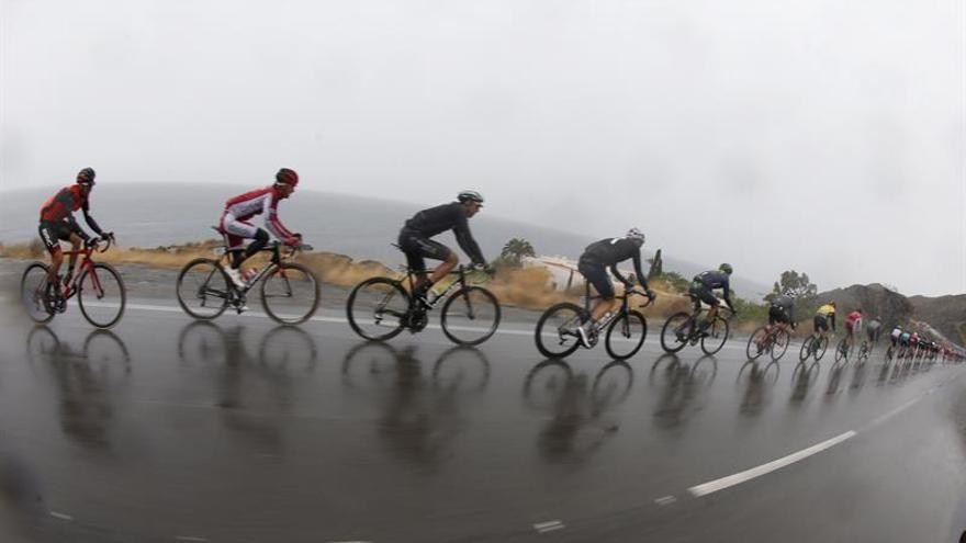 El colombiano Miguel Ángel López se impone en Calar Alto y Froome sigue líder