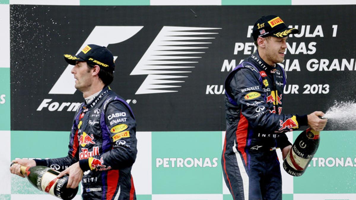Mark Webber y Sebastian Vettel, en el podio de Sepang