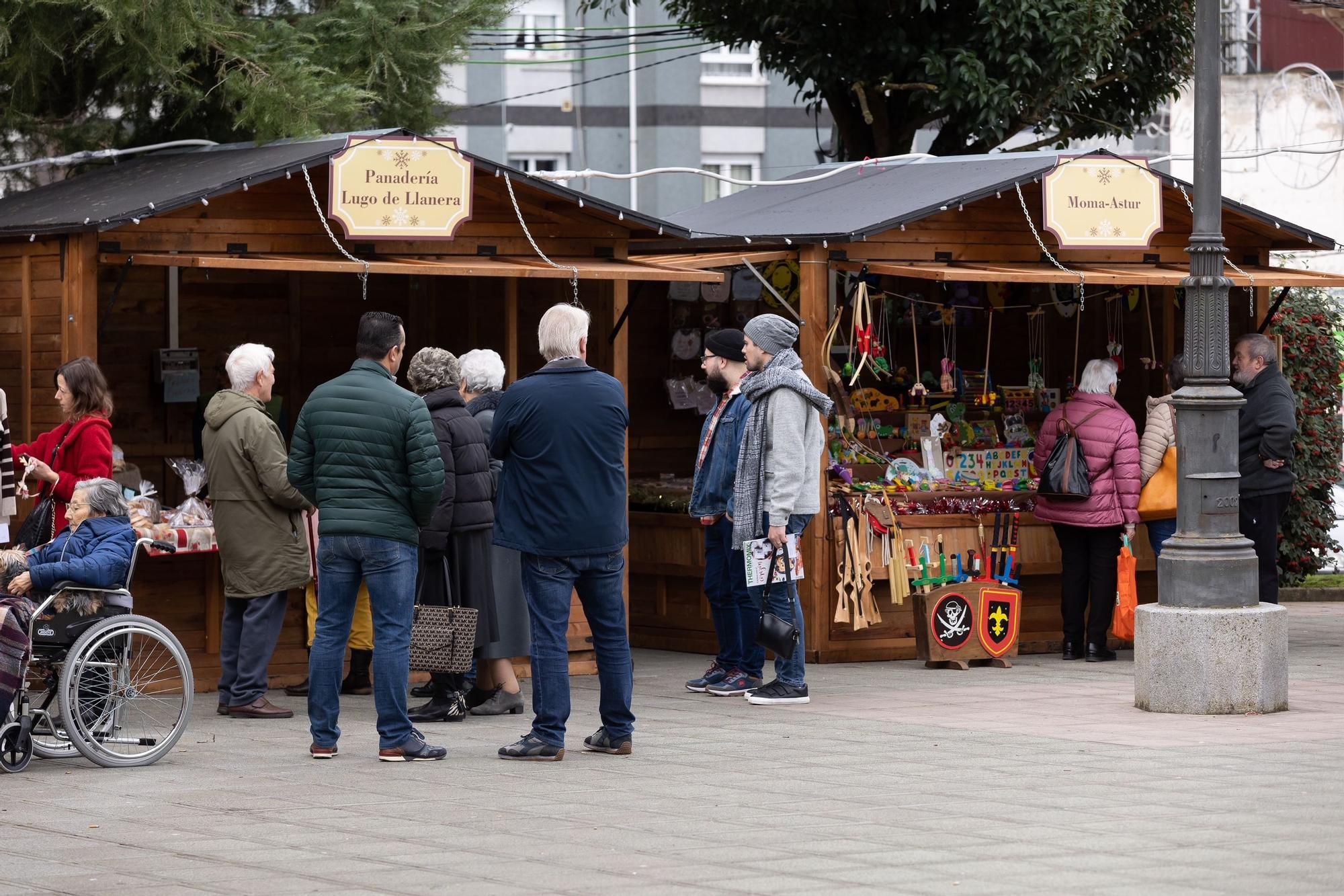 Llanera cierra el mercadillo navideño con éxito de público: así ha sido la última jornada con música y talleres