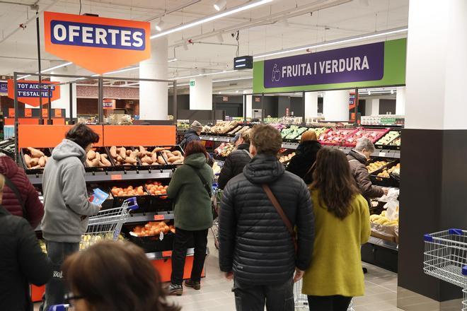 Los catalanes gastan 2.419 euros anuales en comprar productos frescos, 200 euros más que la media española