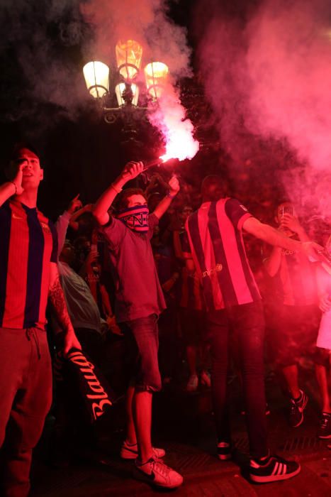 La afición del Barcelona celebra la Copa del Rey