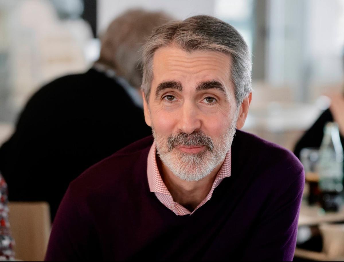 Julián Proenza, Licenciado en Física y Doctor en Informática por la UIB.