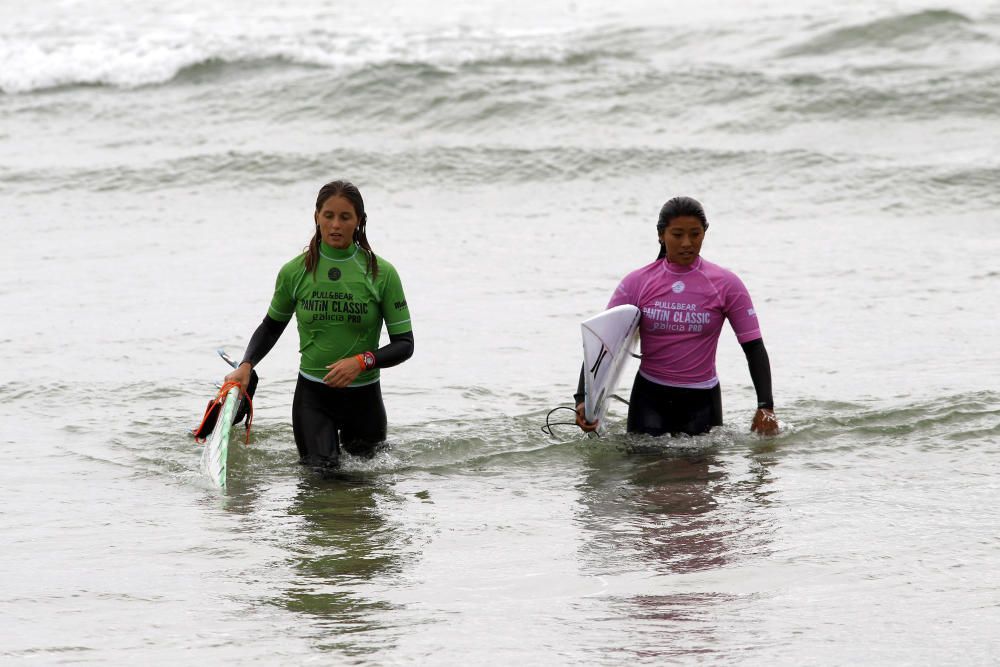 Las españolas Leticia Canales, Ainara Aymat y Lucía Martiño se ven las caras con deportistas de Hawái, Portugal, Japón, Francia, Estados Unidos, Reino Unido o Australia.