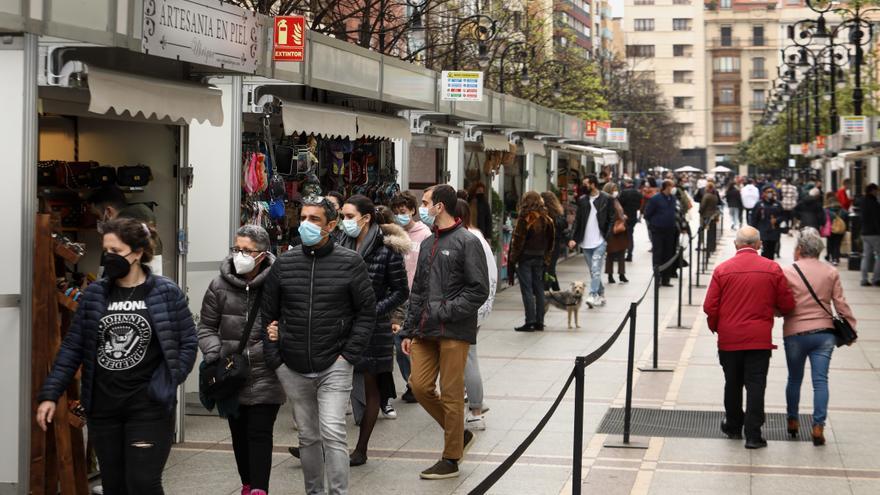 Ambiente en Gijón en Sábado Santo