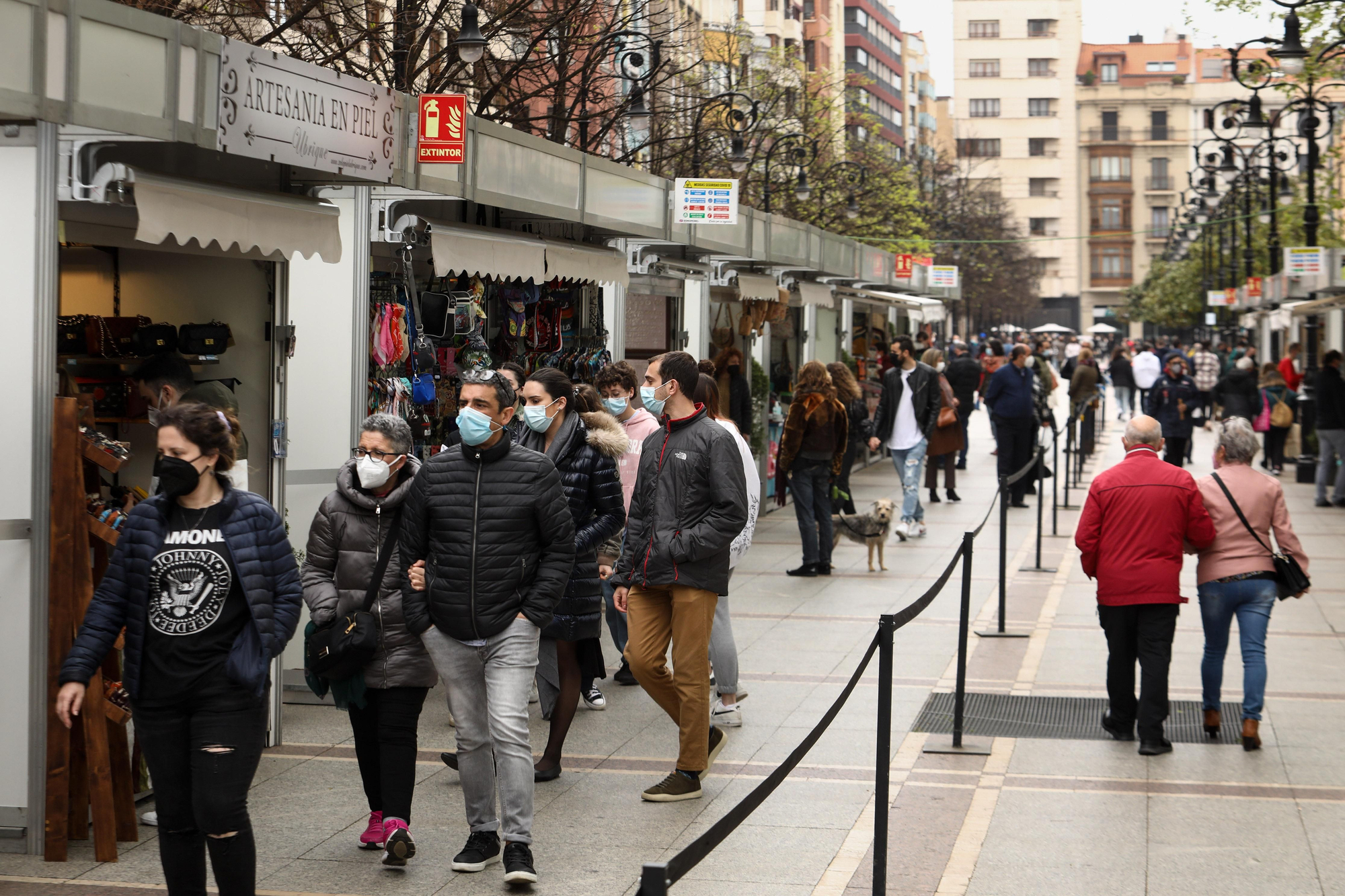 Ambiente en Gijón en Sábado Santo