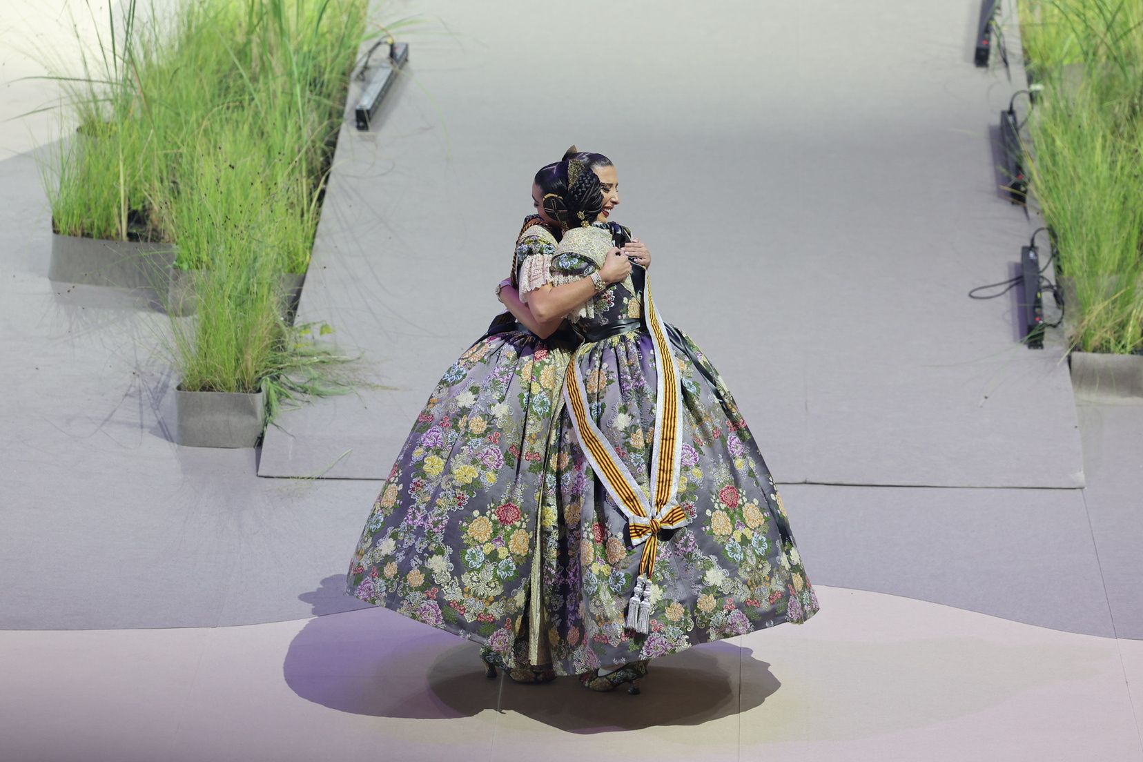 Berta Peiró y Lucía García dicen adiós a su año como falleras mayores de València 2025