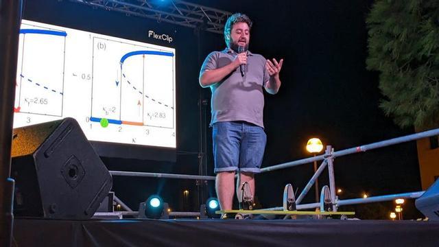Manuel Miranda Barrado, investigador del Instituto de Física Interdisciplinaria y Sistemas Complejos.