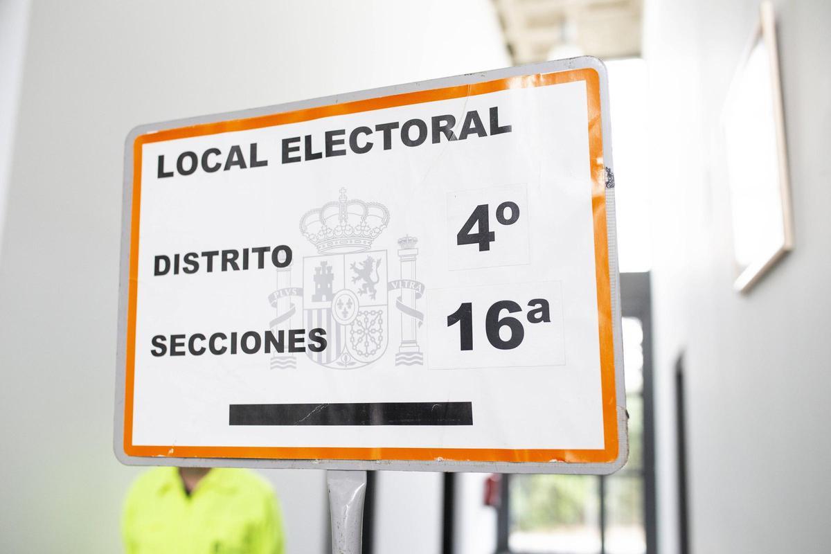 Caceres. colegio electoral. elecciones europeas. Centro civico German Ferrero.