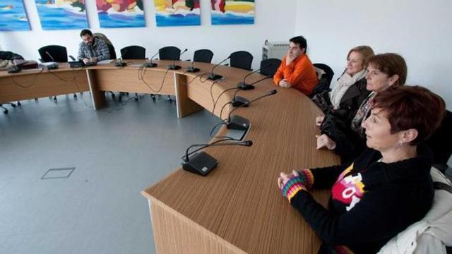 Concejales de Carreño y Gozón, durante una reunión mantenida ayer en Luanco, con la ausencia del PP.