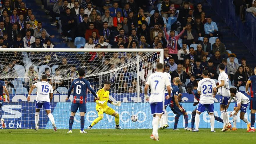 Los mejores momentos del Real Zaragoza - Huesca, en imágenes