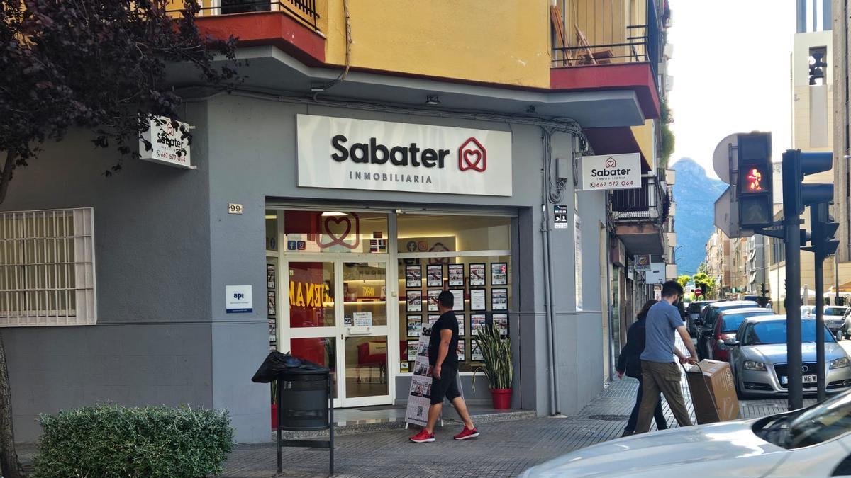 Una inmobiliaria en una céntrica calle de Gandia, en una imagen reciente.