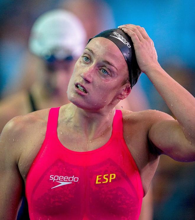 La nadadora española Mireia Belmonte reacciona tras competir en la serie preliminar de 400 metros libres durante el Mundial de Natación de Gwangju (Corea del Sur).