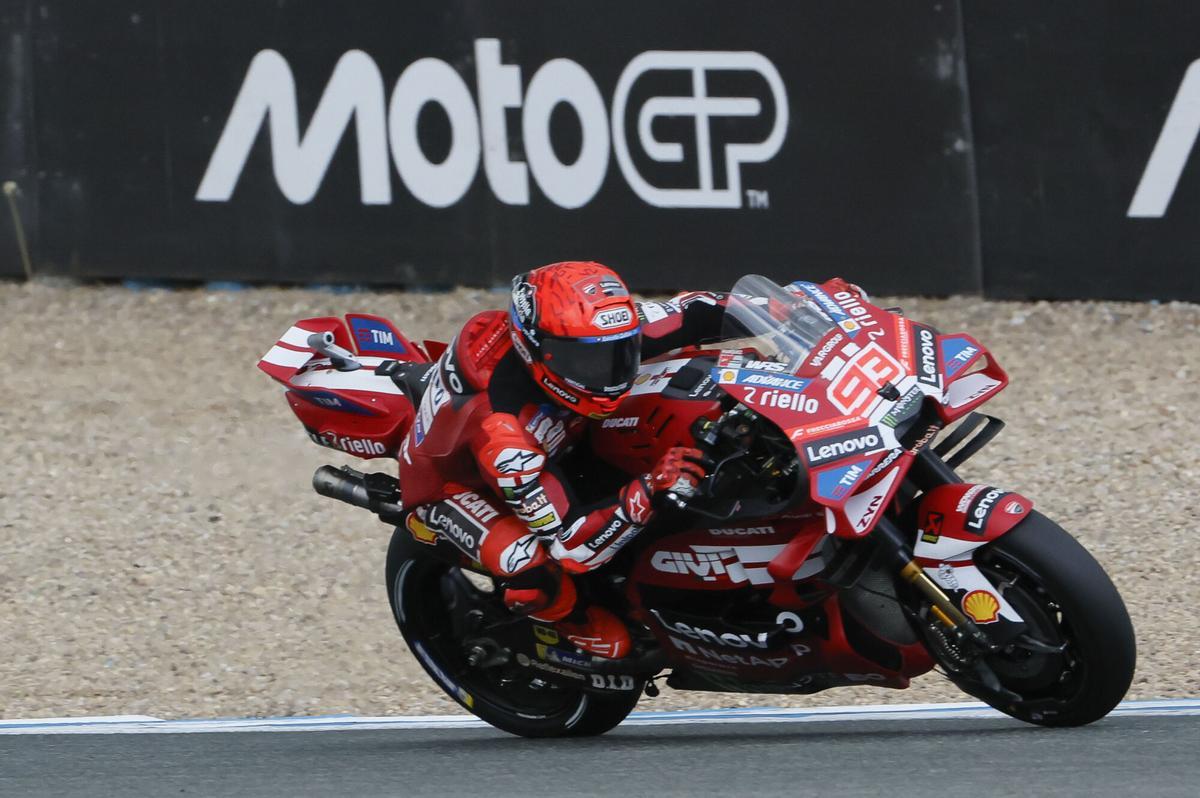 El piloto español de MotoGP Marc Márquez (Ducati Lenovo Team) durante la carrera sprint del Gran Premio de España que se disputa el domingo en el circuito de Jerez de la Frontera. EFE/José Manuel Vidal