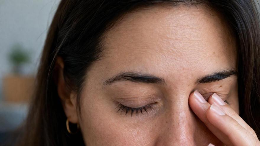 Ese temblor en el párpado no es casualidad: lo que tu cuerpo intenta decirte