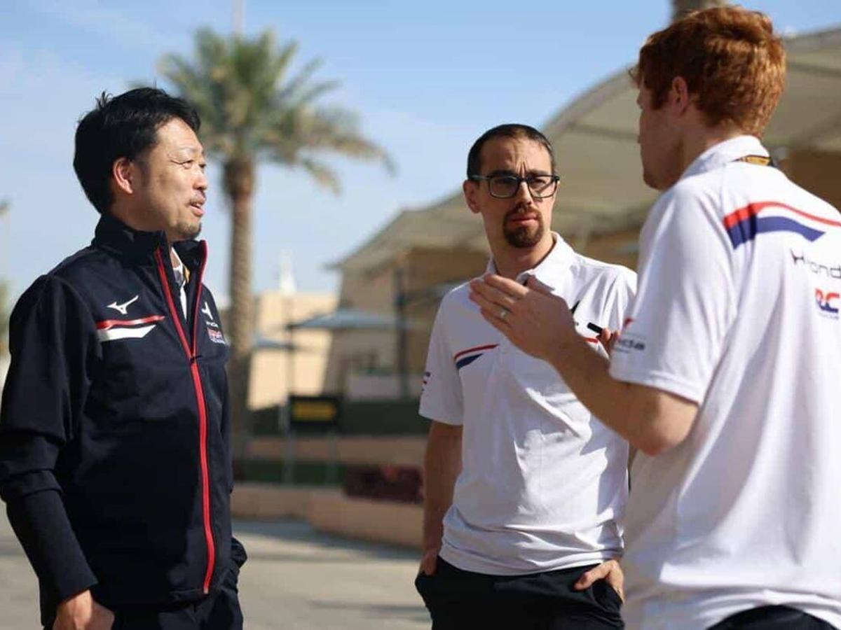 Tarín, junto a Shintaro Orihara, Director General de Pista e Ingeniero Jefe de Honda Racing