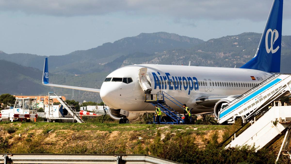 Avión de la compañía Air Europa estacionado en el aeropuerto de Palma.