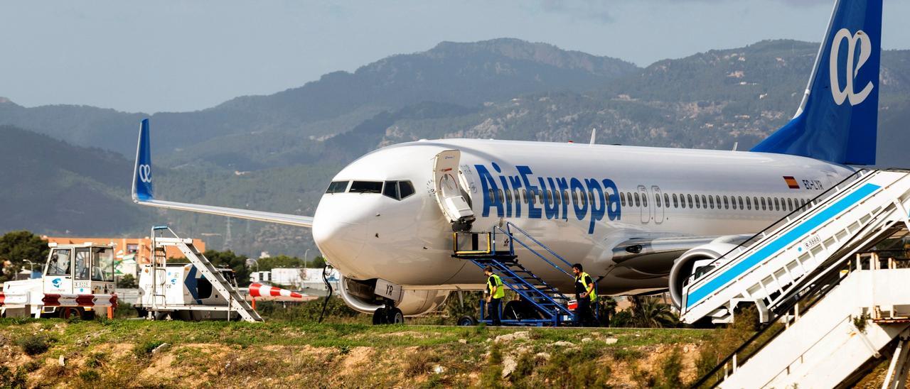 Avión de la compañía Air Europa estacionado en el aeropuerto de Palma.