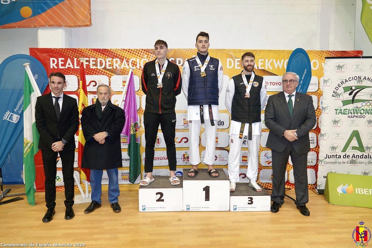 Pablo López posa con la medalla de bronce en el Campeonato de España celebrado en Málaga