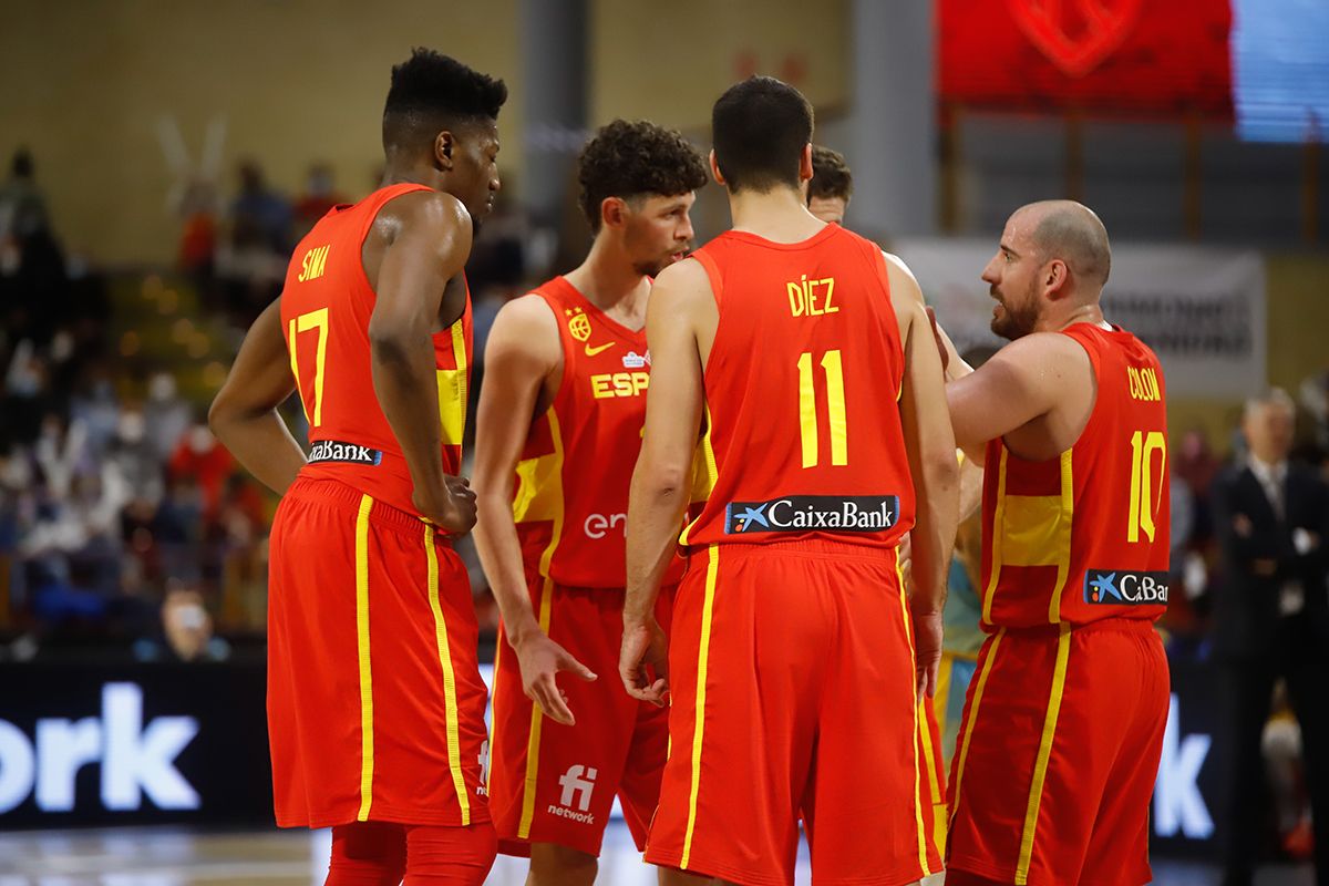 Las imágenes del partido de baloncesto España-Ucrania en Vista Alegre