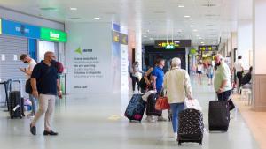 Cambian los controles en los aeropuertos: ¿podré llevar líquidos en el equipaje de mano?