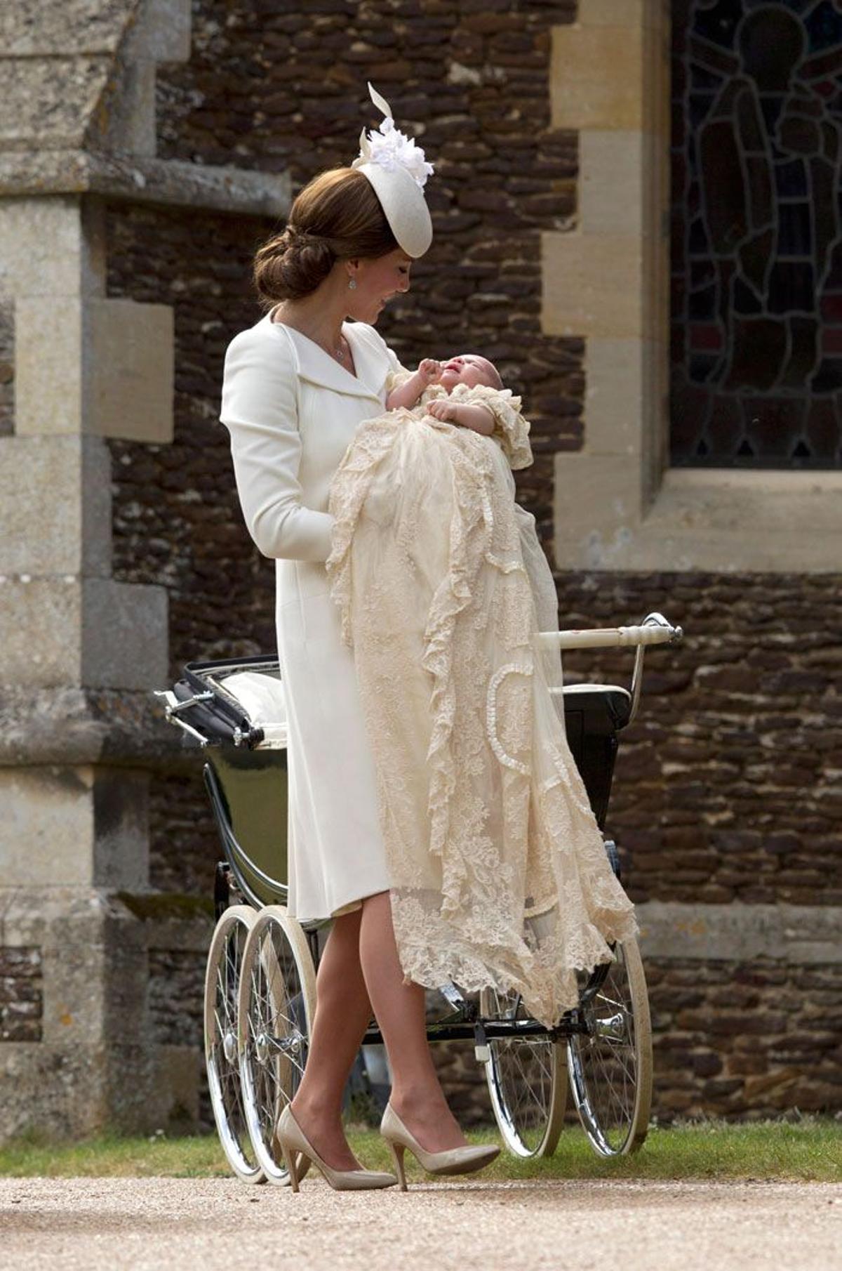 Kate Middleton con su hija, Carlota