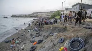 Interior asegura que han salido de Ceuta cerca de 25.000 migrantes de los 50.000 que entraron