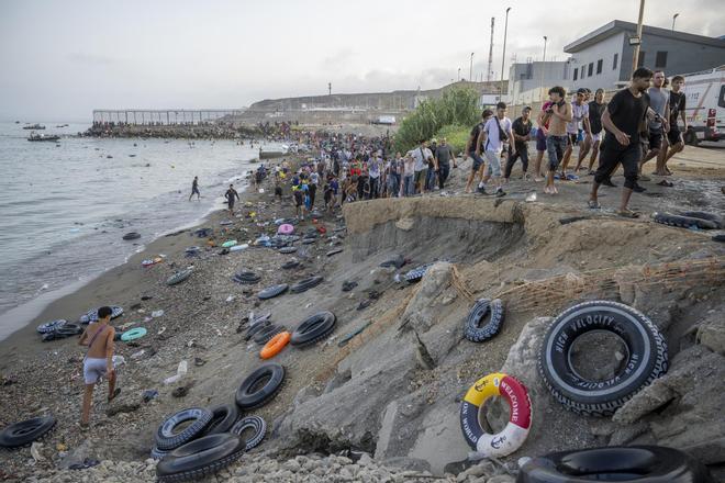 La Guardia Civil cifra en 49.000 las personas que ya han entrado en Ceuta desde Marruecos