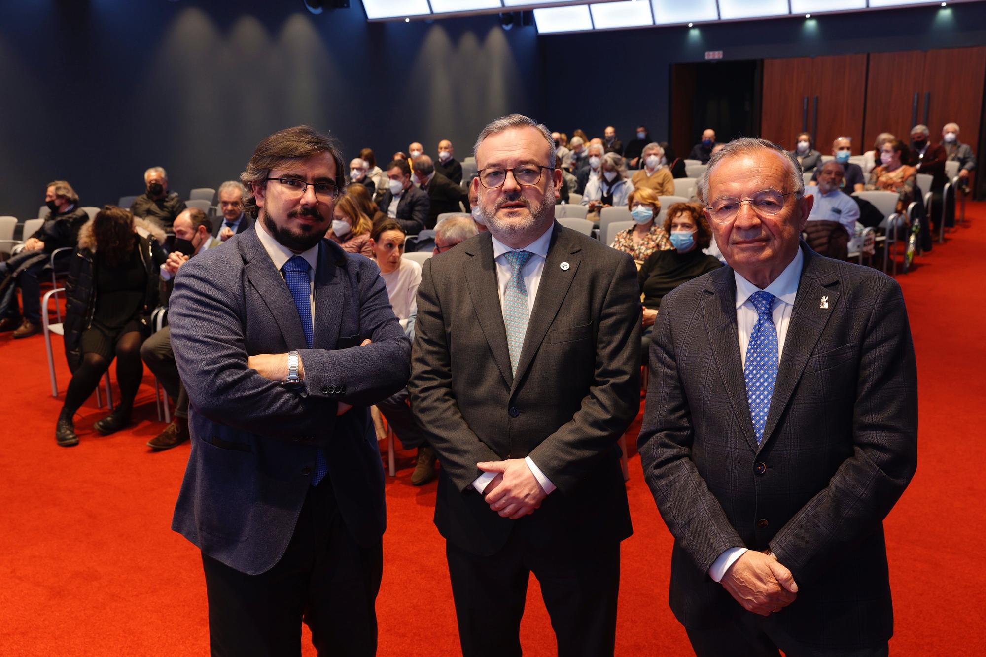 EN IMÁGENES: "Oviedo, como origen del Camino” en el club Prensa Asturiana