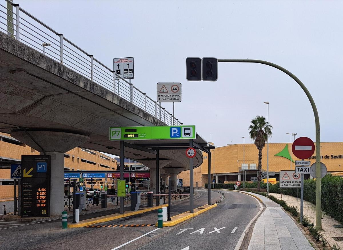 El aeropuerto estrena un parking exprés, denominado P7, con 164 plazas para vehículos de diversos tamaños.