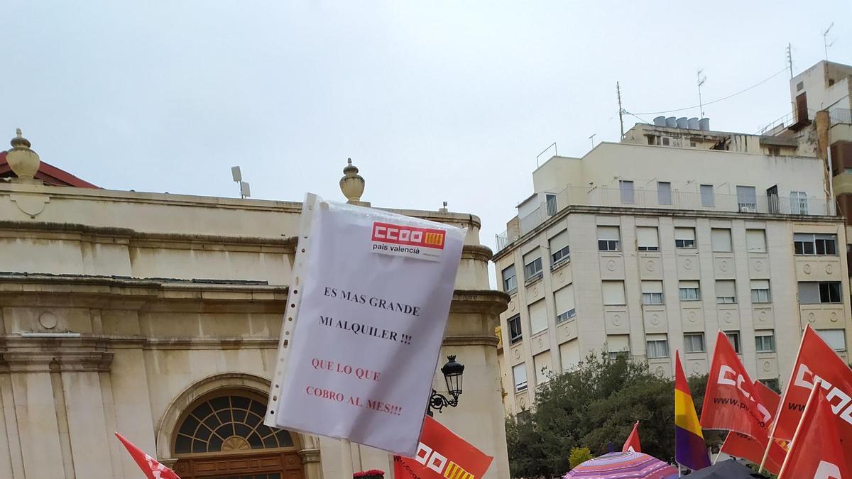 Imagen de uno de los carteles portados por las manifestantes