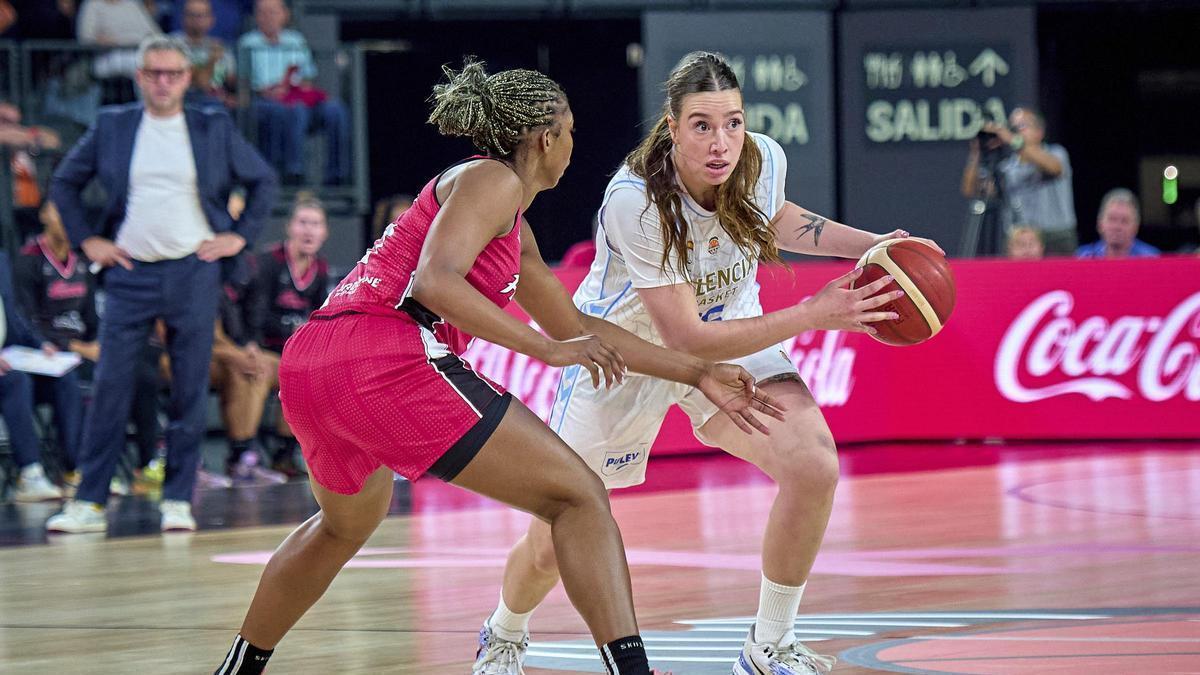 Iyana Martín and Marta Suárez make history in Spain's basketball squad