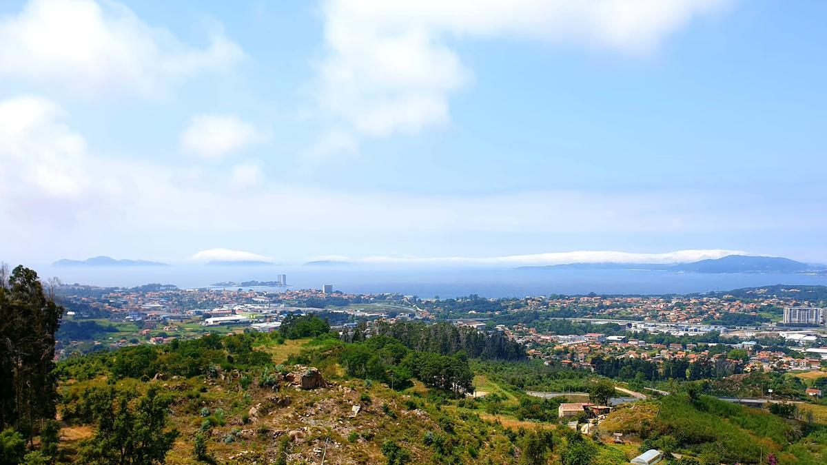 Panorámica sobre la ría de Vigo desde el parque de O Maruxento, en Matamá.