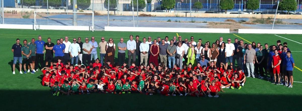 Foto de la reapertura del campo municipal de Benetússer.