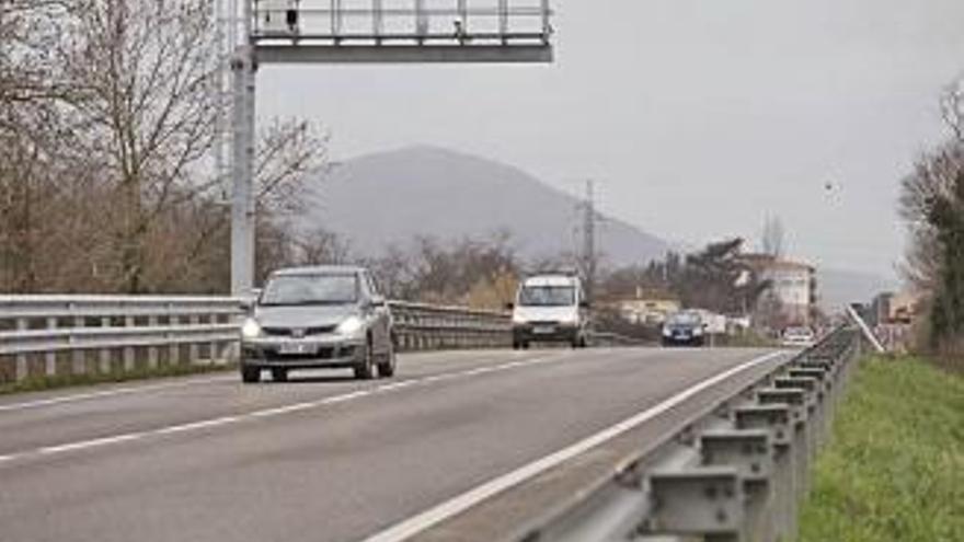 Un dels radars de tram col·locats a la xarxa viària de Girona