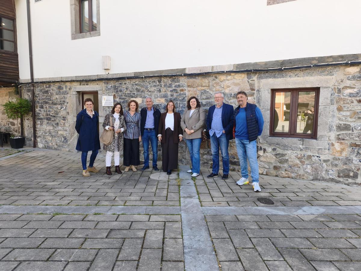 Tensi Carmona, Berta Hevia, Cecilia Cachero, Marcelino Martínez, Gimena Llamedo, Liliana González, José Guido González y Óscar Suárez.