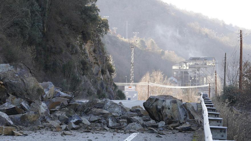 Un nuevo desprendimiento a la altura de Páramo del Sil (León) vuelve a dejar cortada la CL-631