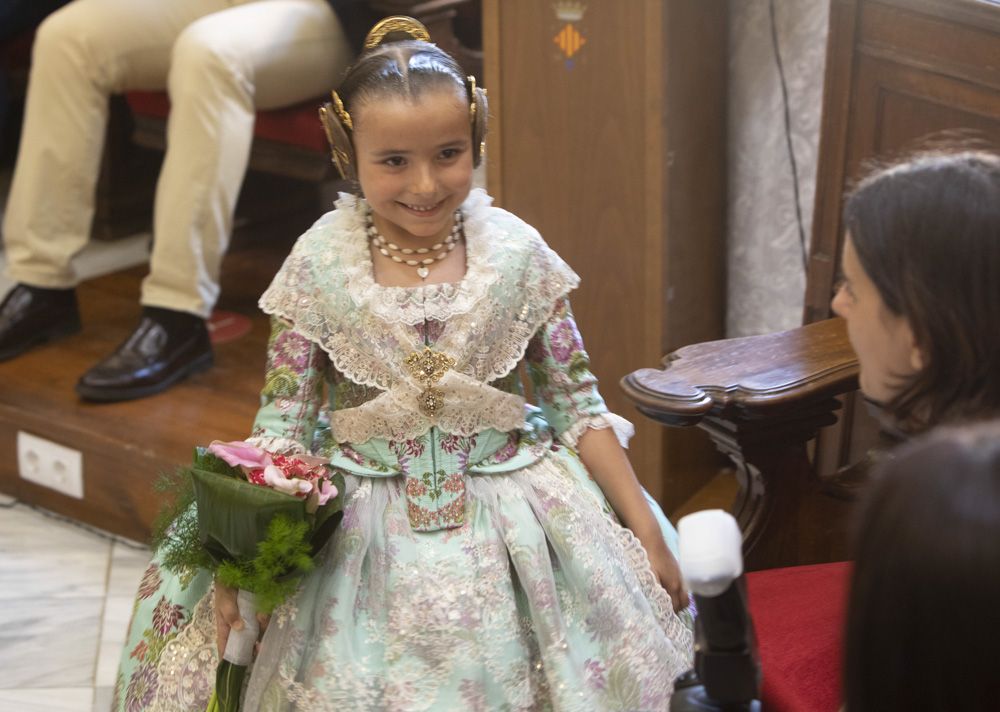 Claudia y Maite son proclamadas las nuevas Falleras Mayores de Sagunt.