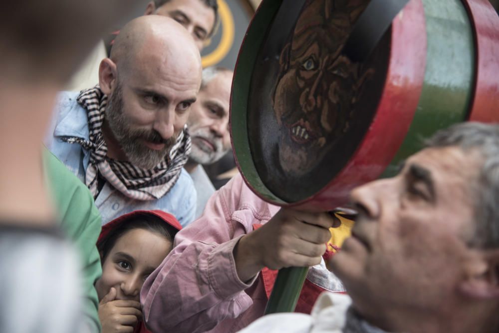 Berga estrena la Patum 2019 amb un passacarrers atapeït i calorós