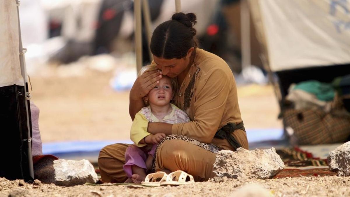 Una mujer yazidí refugiada que había huido de Sinjar con su hijo, en agosto del 2014.
