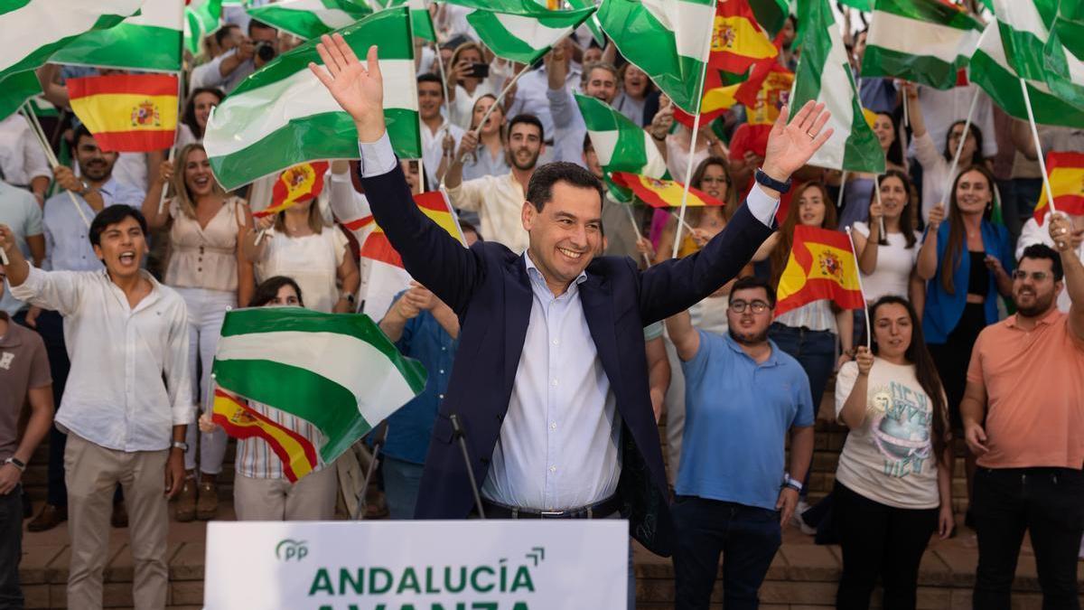 El presidente de la Junta de Andalucía, Juan Manuel Moreno, en un acto del PP en Málaga la pasada campaña electoral.