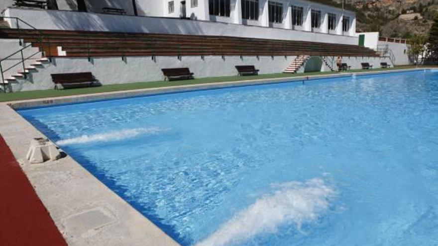 Las piscinas mantienen sus precios en la temporada que se inicia hoy