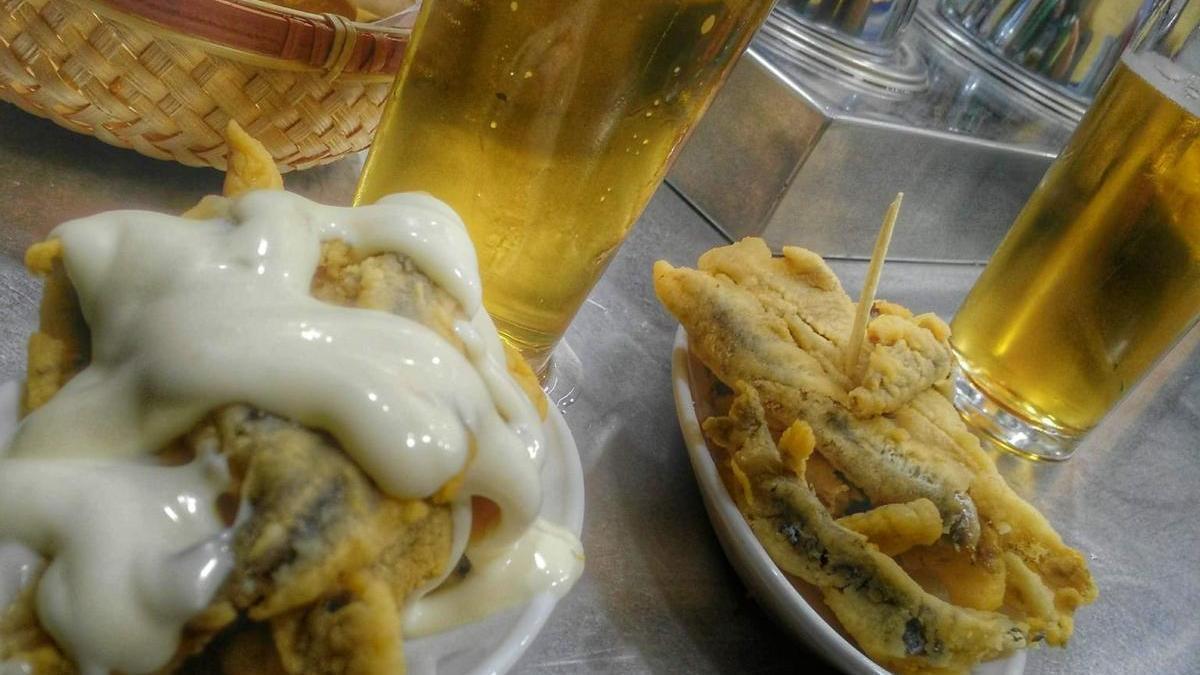 Boquerones adobados de Blanco Cerrillo, con y sin mayonesa, en la Ruta de la Tapa Clásica de Sevilla