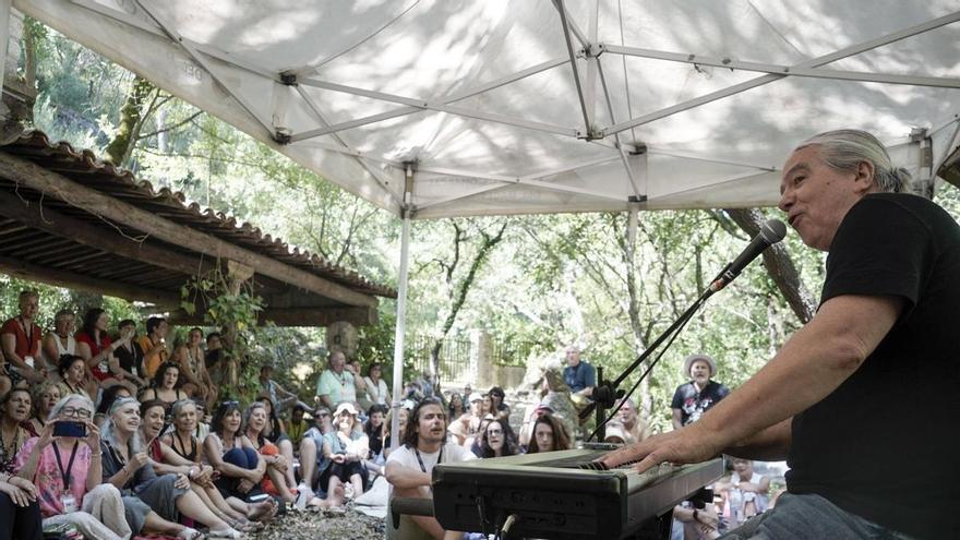 El cant coral embolcalla el Campus Gospel de Rajadell en una bombolla evasiva de la realitat