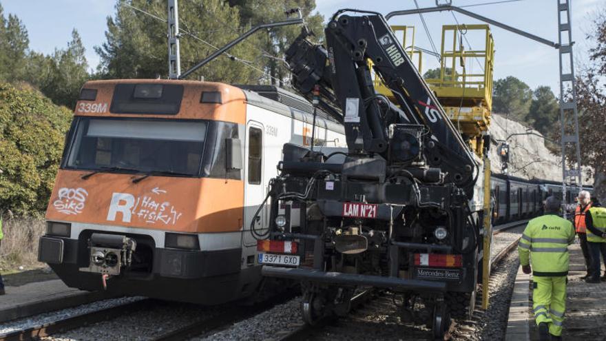 Un tren-grua, treballant al lloc de l&#039;accident.