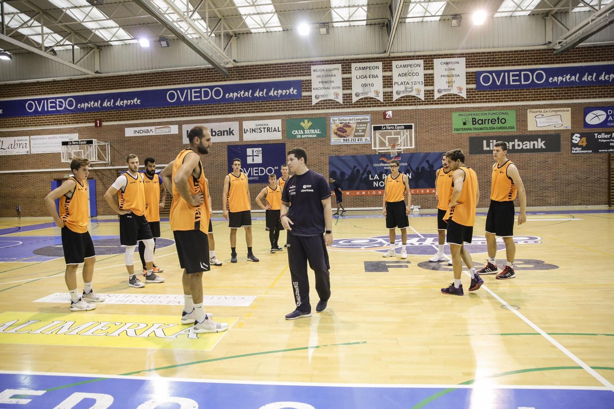 Oliver Arteaga con el Liberbank Oviedo Baloncesto